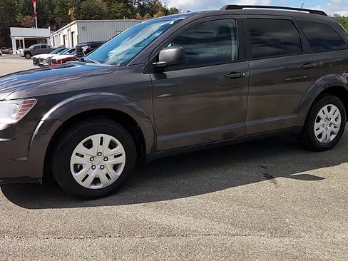 Used 2017 Dodge Journey SE image 4