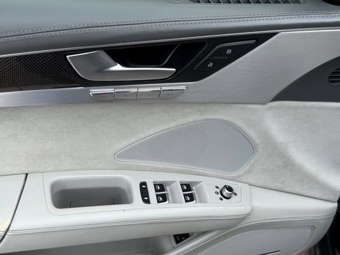 Used 2013 Audi S8 AWD/4WD image 12