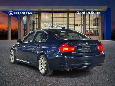 Used 2011 BMW 328i xDrive Sedan AWD/4WD image 3