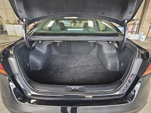 Used 2025 Nissan Altima 2.5 SV FWD image 12