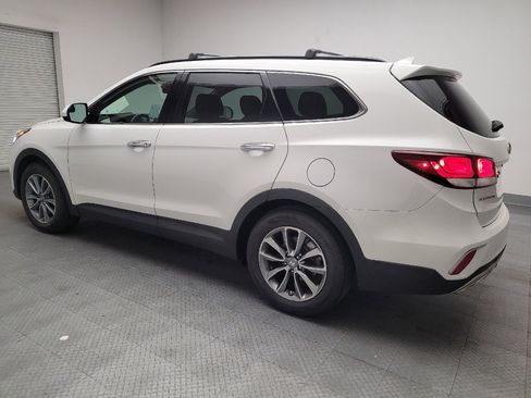 Used 2017 Hyundai Santa Fe SE image 3