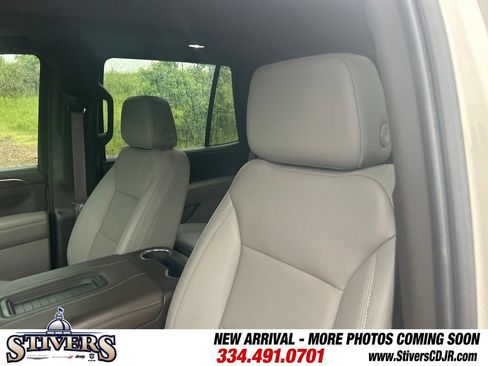 Used 2022 Chevrolet Tahoe Z71 w/ Luxury Package AWD/4WD image 11