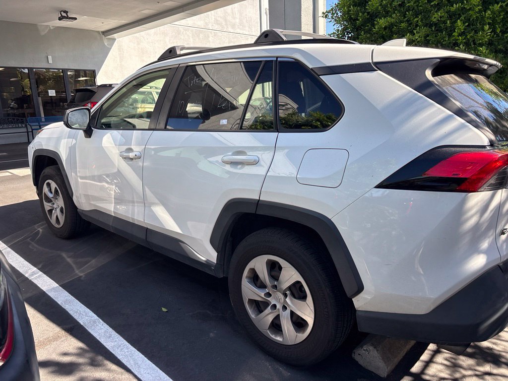 Used 2019 Toyota RAV4 LE w/ Carpet Mat Package FWD image 4