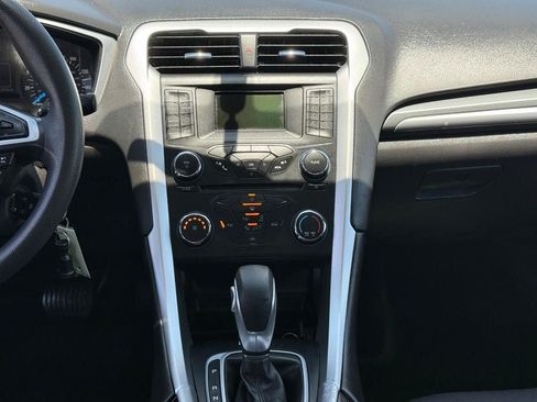 Used 2015 Ford Fusion SE FWD image 13