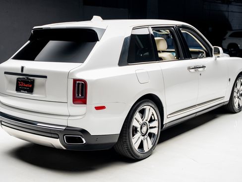 Used 2019 Rolls-Royce Cullinan image 31