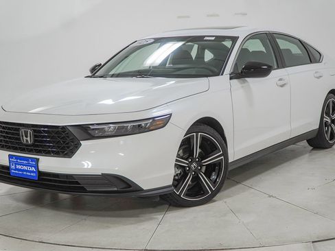 Used 2025 Honda Accord Sport image 1