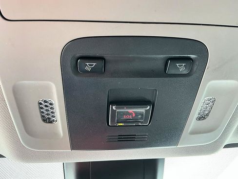 Used 2022 Toyota Camry SE FWD image 21