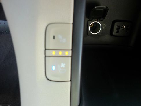 Used 2019 GMC Acadia Denali w/ Technology Package FWD image 31