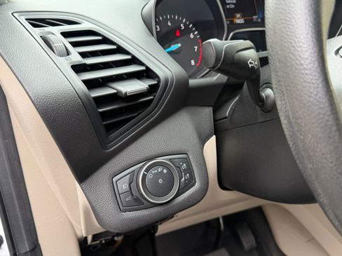 Used 2019 Ford Escape SE FWD image 25
