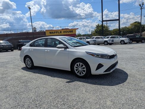 Used 2022 Kia Forte Sedan image 3