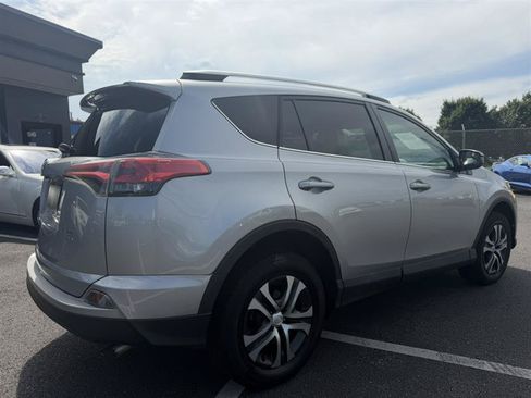 Used 2016 Toyota RAV4 LE AWD/4WD image 5