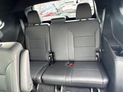 Used 2025 Buick Enclave Preferred AWD/4WD image 23