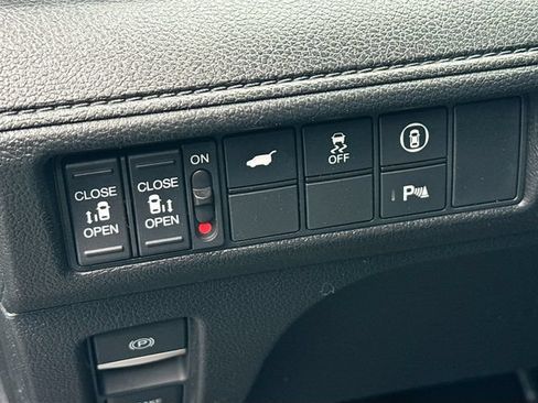 Certified 2024 Honda Odyssey Touring image 11