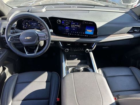 Used 2025 Chevrolet Suburban Premier image 18