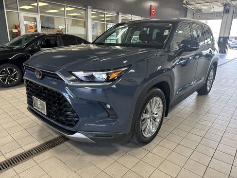 Used 2024 Toyota Grand Highlander Platinum image 8