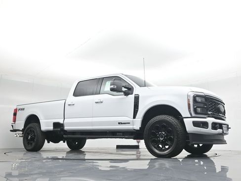 New 2026 Ford F250 Lariat w/ Black Appearance Package image 34