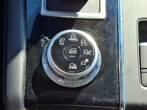 Used 2023 Mitsubishi Outlander SE image 25