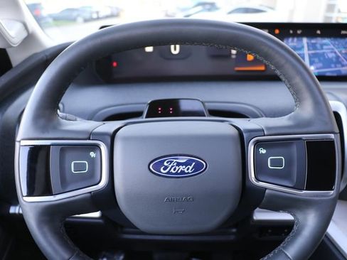 Used 2025 Ford Expedition Active AWD/4WD image 25