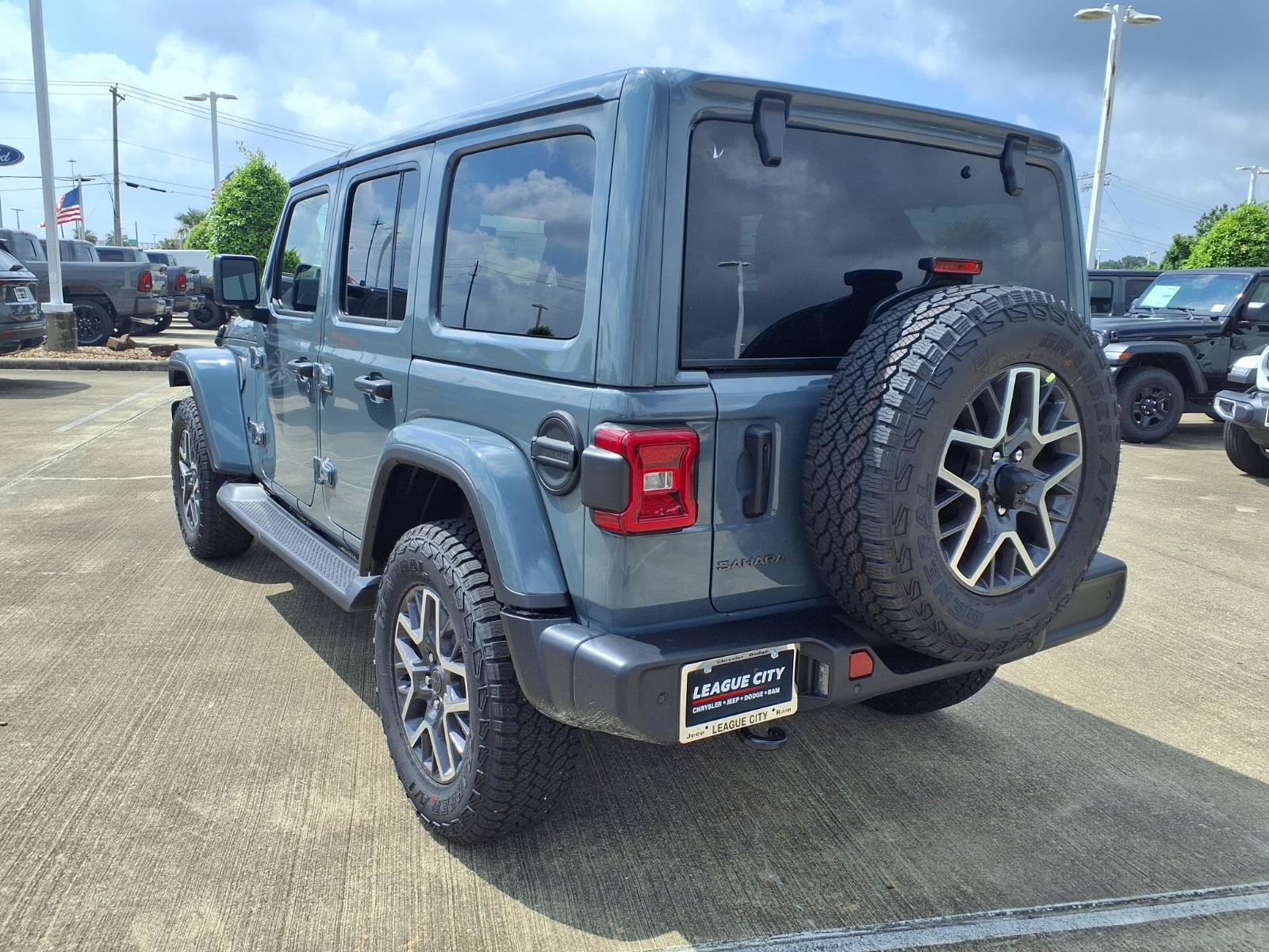 New 2026 Jeep Wrangler Unlimited Sahara AWD/4WD image 2