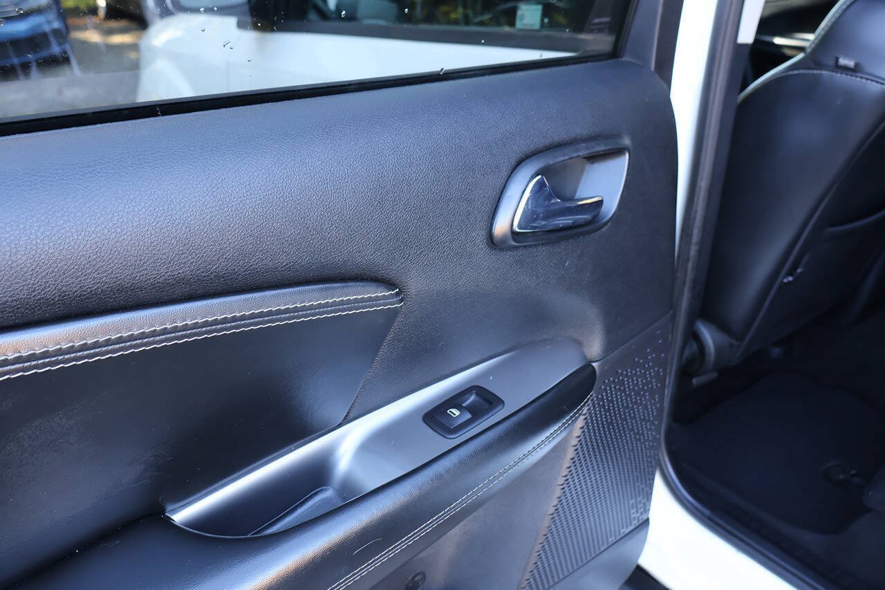 Used 2016 Dodge Journey Crossroad w/ Rear Seat Video Group I FWD image 14