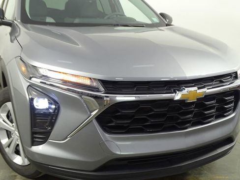 Used 2024 Chevrolet Trax LS image 42