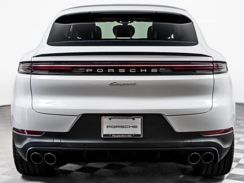 Certified 2025 Porsche Cayenne Coupe AWD/4WD image 11