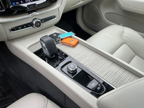 Used 2023 Volvo XC60 B5 Plus w/ Climate Package image 20