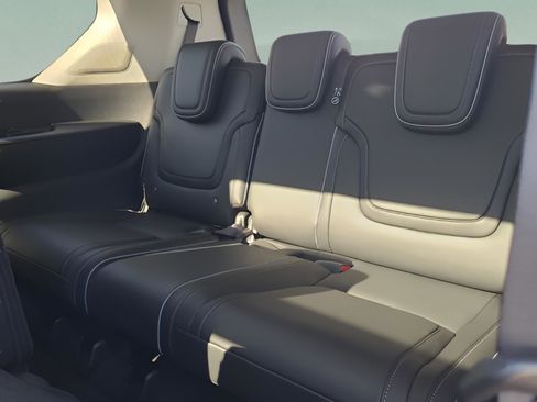 New 2026 INFINITI QX80 Luxe RWD image 10