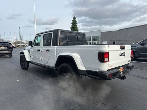 Used 2023 Jeep Gladiator Sport S image 7