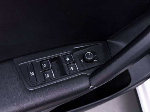 Used 2020 Volkswagen Tiguan SE w/ Panoramic Sunroof Package AWD/4WD image 16