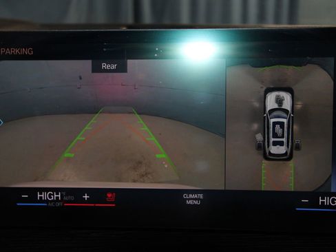 Used 2023 BMW X7 xDrive40i w/ Executive Package image 18