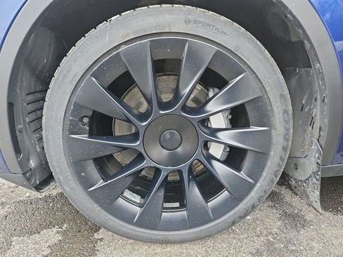 Used 2023 Tesla Model Y Long Range image 31