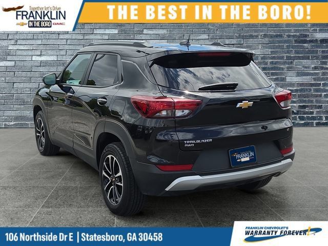 Used 2025 Chevrolet TrailBlazer LT AWD/4WD image 3