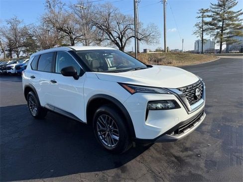 Used 2023 Nissan Rogue S image 9