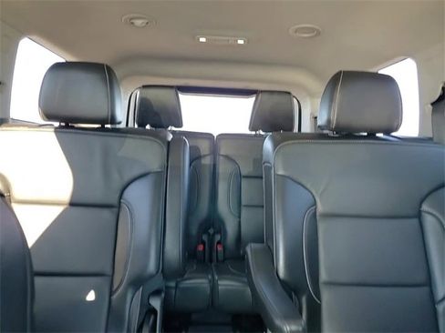 Certified 2023 GMC Acadia SLT image 19