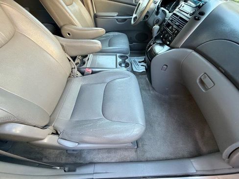Used 2010 Toyota Sienna LE FWD image 47