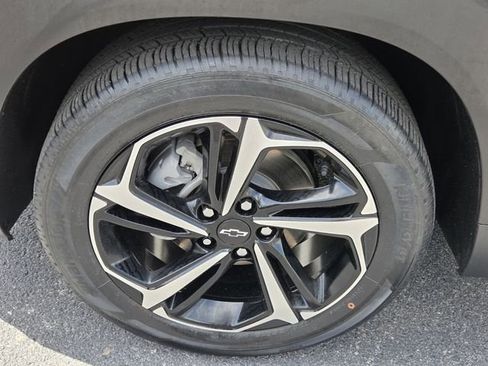 Used 2023 Chevrolet TrailBlazer RS w/ Sun and Liftgate Package FWD image 16