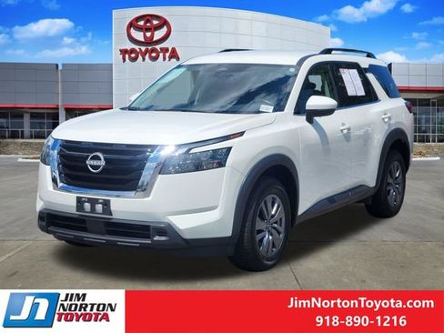 Used 2025 Nissan Pathfinder SV AWD/4WD image 4