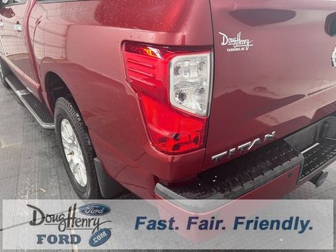 Used 2017 Nissan Titan SV image 12