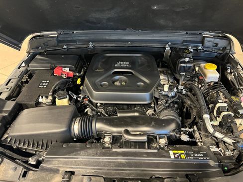 Used 2020 Jeep Wrangler Unlimited Sahara image 42