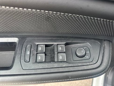 Used 2024 Volkswagen Atlas Cross Sport SE FWD image 19