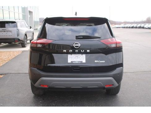 Used 2023 Nissan Rogue SV image 4