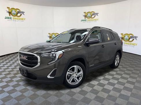 Used 2020 GMC Terrain SLE w/ Driver Convenience Package image 4