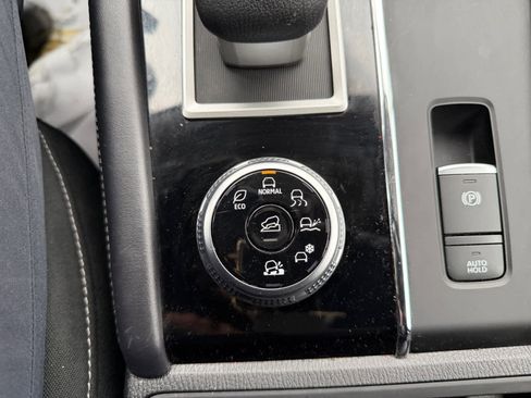 Used 2024 Mitsubishi Outlander ES image 21