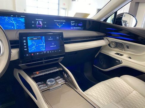 Used 2024 Lincoln Nautilus Black Label w/ Jet Appearance Package (87T) image 12