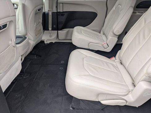 Used 2018 Chrysler Pacifica Touring-L w/ Advanced Safetytec Group FWD image 18