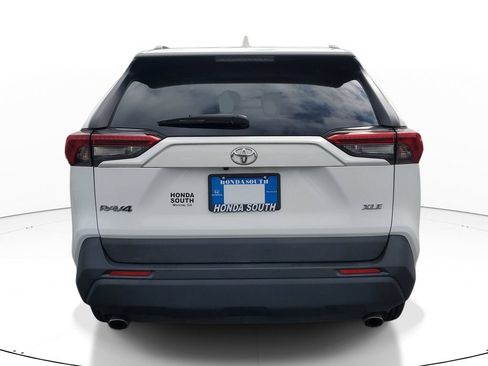Used 2019 Toyota RAV4 XLE w/ Convenience Package FWD image 5