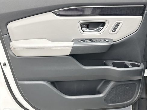 Used 2023 Honda Pilot Elite image 9