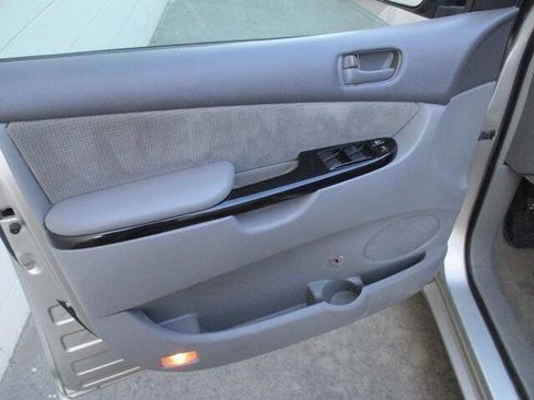 Used 2005 Toyota Sienna LE FWD image 13
