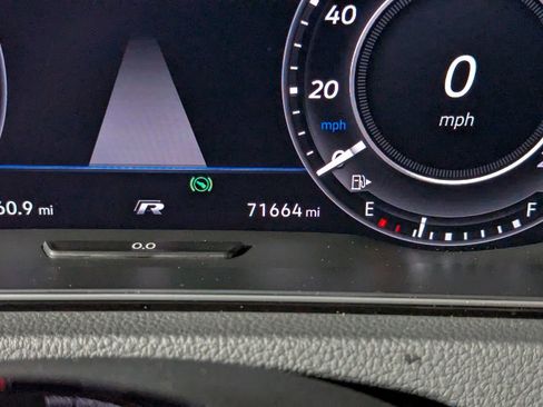 Used 2019 Volkswagen Golf R 4-Door image 29